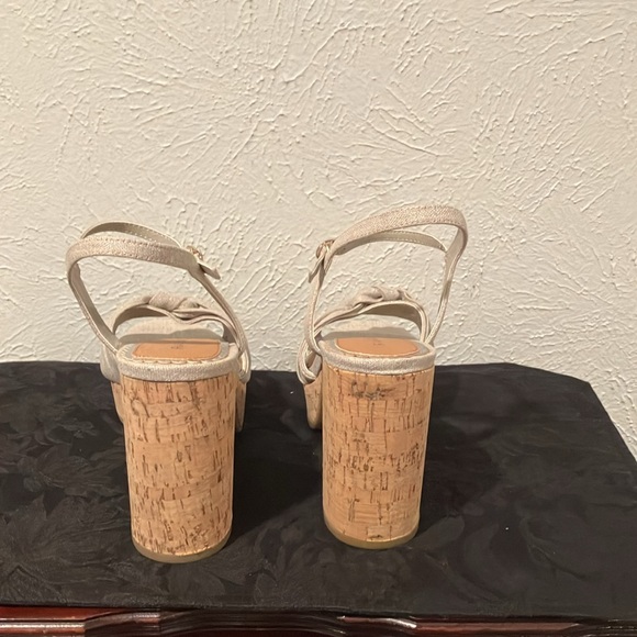 Rampage Natural Met Linen BNWT Beautiful heels for a fun night out. Very stylish - Picture 8 of 12